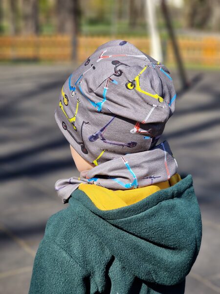 Kokvilnas trikotāžas cepure un tuneļšalle "KRĀSAINIE SKREJRITEŅI"