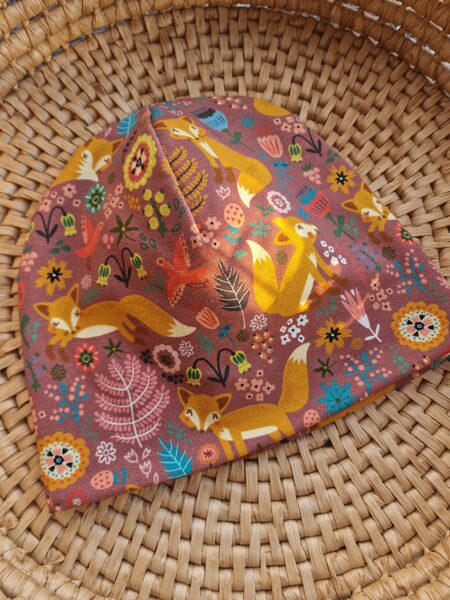 Rudens lapsas uz vecrozā fona